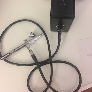 TEMPTU AIRBRUSH MAKEUP